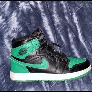 Jordan 1 pine green/ size 11/ need gone ASAP!
